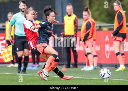 Rotterdam, pays-Bas. 13 octobre 2024. ROTTERDAM, 13-10-2024, Varkenoord, Azerion Eredivisie vrouwen, Feyenoord - Utrecht(femmes), saison 2024/2025, pendant le match Feyenoord - Utrecht(femmes), joueur Feyenoord Jarne Teulings, joueur FC Utrecht Marthe Munsterman crédit : Pro Shots/Alamy Live News Banque D'Images