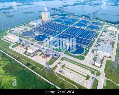 Dhaka, Dhaka, Bangladesh. 12 octobre 2024. 12 octobre 2024, Dhaka, Bangladesh : vue aérienne de la plus grande station d'épuration des eaux usées de Dasherkandi, Dhaka, Bangladesh. (Crédit image : © Muhammad Amdad Hossain/ZUMA Press Wire) USAGE ÉDITORIAL SEULEMENT! Non destiné à UN USAGE commercial ! Banque D'Images