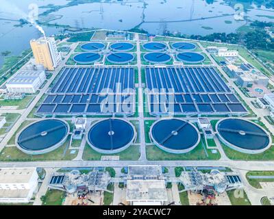 Dhaka, Dhaka, Bangladesh. 12 octobre 2024. 12 octobre 2024, Dhaka, Bangladesh : vue aérienne de la plus grande station d'épuration des eaux usées de Dasherkandi, Dhaka, Bangladesh. (Crédit image : © Muhammad Amdad Hossain/ZUMA Press Wire) USAGE ÉDITORIAL SEULEMENT! Non destiné à UN USAGE commercial ! Banque D'Images