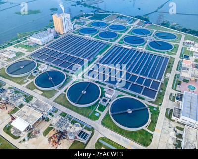 Dhaka, Dhaka, Bangladesh. 12 octobre 2024. 12 octobre 2024, Dhaka, Bangladesh : vue aérienne de la plus grande station d'épuration des eaux usées de Dasherkandi, Dhaka, Bangladesh. (Crédit image : © Muhammad Amdad Hossain/ZUMA Press Wire) USAGE ÉDITORIAL SEULEMENT! Non destiné à UN USAGE commercial ! Banque D'Images