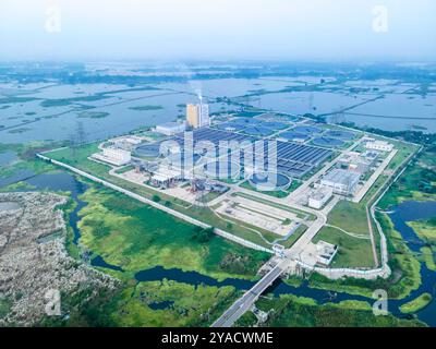 Dhaka, Dhaka, Bangladesh. 12 octobre 2024. 12 octobre 2024, Dhaka, Bangladesh : vue aérienne de la plus grande station d'épuration des eaux usées de Dasherkandi, Dhaka, Bangladesh. (Crédit image : © Muhammad Amdad Hossain/ZUMA Press Wire) USAGE ÉDITORIAL SEULEMENT! Non destiné à UN USAGE commercial ! Banque D'Images