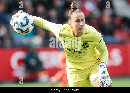 Rotterdam, pays-Bas. 13 octobre 2024. ROTTERDAM, 13-10-2024, Varkenoord, Azerion Eredivisie vrouwen, Feyenoord - Utrecht(femmes), saison 2024/2025, pendant le match Feyenoord - Utrecht(femmes), FC Utrecht gardien Femke Bastiaen crédit : Pro Shots/Alamy Live News Banque D'Images