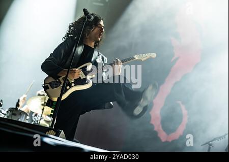 20 mil personas acuden al concierto de Arde Bogotá, Viva Suecia y Nunatak en Zaragoza. Fiestas del Pilar. 11 octubre 2024. Espacio Zity. Banque D'Images