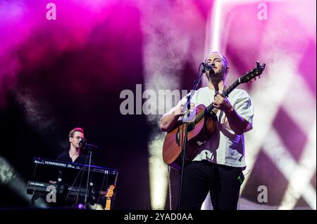 20 mil personas acuden al concierto de Arde Bogotá, Viva Suecia y Nunatak en Zaragoza. Fiestas del Pilar. 11 octubre 2024. Espacio Zity. Banque D'Images