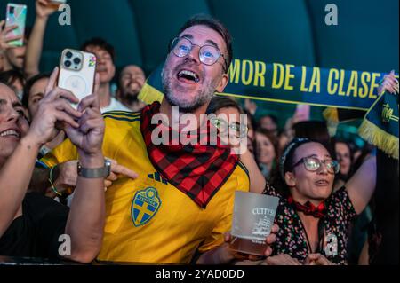 20 mil personas acuden al concierto de Arde Bogotá, Viva Suecia y Nunatak en Zaragoza. Fiestas del Pilar. 11 octubre 2024. Espacio Zity. Banque D'Images