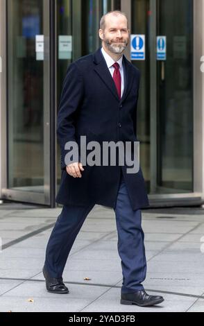 Londres, Royaume-Uni. 13 octobre 2024. Jonathan Reynolds à la BBC pour dimanche avec Laura Kuenssberg. Secrétaire d'État au commerce et au commerce et Président de la Chambre de commerce depuis juillet 2024, Jonathan Reynolds tiendra lundi une séance privée pour examiner le Livre vert sur la stratégie industrielle du gouvernement. Le Sommet international sur l'investissement dans la City de Londres comprendra plus de 50 milliards de livres sterling d'annonces d'accords - soit environ le double des 28 milliards de livres sterling dévoilés lors du précédent rassemblement comparable organisé sous l'ancienne administration conservatrice. Crédit : Karl Black/Alamy Live News Banque D'Images