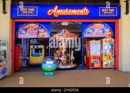 Nessa's Slots Amusement Arcade et machines à sous à Barry Island, South Wales, Royaume-Uni. Prise en octobre 2024. Banque D'Images