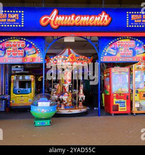 Nessa's Slots Amusement Arcade et machines à sous à Barry Island, South Wales, Royaume-Uni. Prise en octobre 2024. Banque D'Images