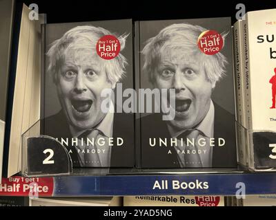 Livre de parodie 'Unhinged' sur l'auteur de Boris Johnson Ian Martin, Royaume-Uni Banque D'Images