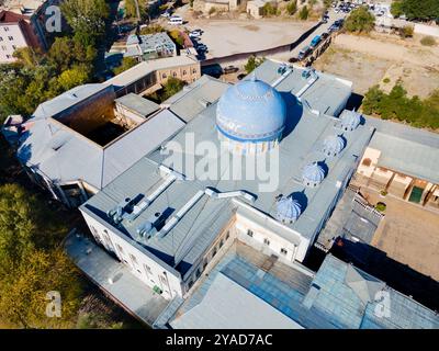 Vue panoramique aérienne de la mosquée centrale Masjidi Jami à Khujand. Khujand est la deuxième plus grande ville du Tadjikistan. Banque D'Images