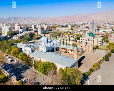 Mosquée centrale Masjidi Jami et Mausolée de Sheikh Muslihiddin vue panoramique aérienne à Khujand. Khujand est la deuxième plus grande ville du Tadjikistan. Banque D'Images