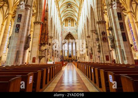 Ulm, Allemagne - 05 juillet 2021: Ulm Minster ou Ulmer Munster intérieur d'une église luthérienne située à Ulm, Allemagne. C'est actuellement la plus grande cathédrale i Banque D'Images