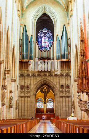 Ulm, Allemagne - 05 juillet 2021: Ulm Minster ou Ulmer Munster intérieur d'une église luthérienne située à Ulm, Allemagne. C'est actuellement la plus grande cathédrale i Banque D'Images