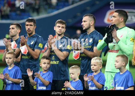 Saint-Pétersbourg, Russie. 12 octobre 2024. Djordje Crnomarkovic (4L), Slobodan Medojevic (2L), Dragan Rosic (R) de Voïvodine vus lors du match de football Winline Super Series entre Zenit Saint-Pétersbourg et Voïvodine Serbie à Gazprom Arena. Score final ; Zenit 4:1 Voïvodine. (Photo de Maksim Konstantinov/SOPA images/SIPA USA) crédit : SIPA USA/Alamy Live News Banque D'Images