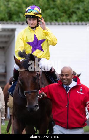 Windsor, Berkshire, Royaume-Uni. 24 août 2024. MY PROSPERO monté par le jockey Cieren Fallon remporte les Weatherbys Global Stallions App Winter Hill Stakes (classe 1) (Groupe 3) au Royal Windsor Racecourse à Windsor, Berkshire, lors de la soirée de clôture estivale. Propriétaire et éleveur Sunderland Holding Inc, entraîneur William Haggas, Newmarket, commanditaire Somerville Lodge Ltd. Crédit : Maureen McLean/Alamy Banque D'Images