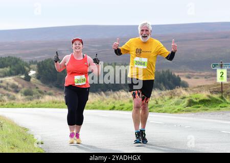 Hade Edge, Holmfirth, Yorkshire, Royaume-Uni, 13 octobre 2024. Holmfirth 10K, une route panoramique autour de Hade Edge et du réservoir Winscar. PHOTOGRAPHIE RASQ Banque D'Images