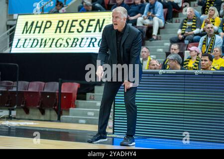 John Patrick (MHP Riesen Ludwigsburg, entraîneur principal), GER, MHP Riesen Ludwigsburg v. SYNTAINICS MBC, Basketball, BBL Pokal, Achtelfinale, Spielzeit 2024/2025, 13.10.2024, Foto : Eibner-Pressefoto/Sascha Walther Banque D'Images