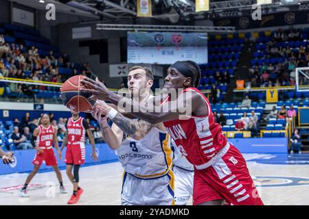 (C) Denis TRASFI / MAXPPP - au Palais des Sports Marcel-Cerdan le 14-04-2024 - Basketball 18ème journée Betclic Elite - Metropolitans 92 - Elan Sporti Banque D'Images