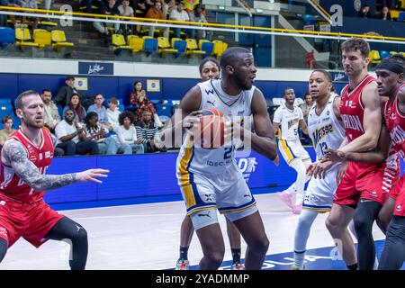 (C) Denis TRASFI / MAXPPP - au Palais des Sports Marcel-Cerdan le 14-04-2024 - Basketball 18ème journée Betclic Elite - Metropolitans 92 - Elan Sporti Banque D'Images