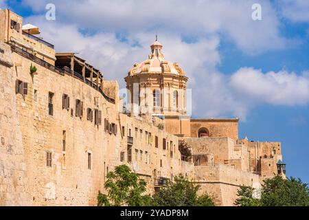 Les murs de douves autour de la ville historique de Mdina, Malte Banque D'Images
