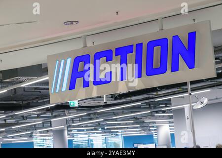 Action, neuer non-Food-Discounter in der Einkaufspassage Königsbau Passagen. // 11.10.2003 2024 : Stuttgart, Bade-Württemberg, Deutschland *** action, nouveau rabais non alimentaire dans la galerie marchande Königsbau Passagen 11 10 2024 Stuttgart, Bade-Württemberg, Allemagne Banque D'Images