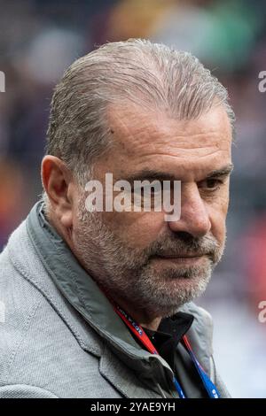 Londres, Royaume-Uni. 13 octobre 2024. Ange Postecoglou, entraîneur de Tottenham Hotspur, avant un match de football NFL Jacksonville Jaguars contre les Bears de Chicago au Tottenham Hotspur Stadium. Score final Jaguars 16 Bears 35 crédit : Stephen Chung / Alamy Live News Banque D'Images