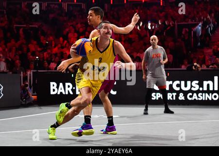 , - 13 OCTOBRE : Strahinja Stojacic - Ub, Mihailo Vasic - Liman lors du match de finale FIBA 3x3 World Tour Amsterdam 2024 entre Ub et Liman au Gasthouder le 13 octobre 2024 à Amsterdam, pays-Bas. (Photo de Edwin J.H. de Vries/Orange Pictures) crédit : Orange pics BV/Alamy Live News Banque D'Images