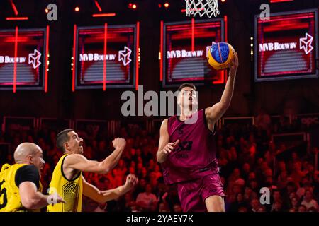 , - 13 OCTOBRE : Strahinja Stojacic - Ub, Dusan Popovic - Liman lors du match de finale FIBA 3x3 World Tour Amsterdam 2024 entre Ub et Liman au Gasthouder le 13 octobre 2024 à Amsterdam, pays-Bas. (Photo de Edwin J.H. de Vries/Orange Pictures) crédit : Orange pics BV/Alamy Live News Banque D'Images