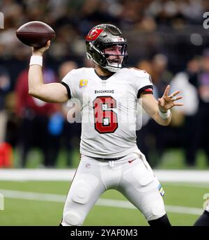 La Nouvelle-Orléans, États-Unis. 14 octobre 2024. Baker Mayfield (6), le quarterback des Buccaneers de Tampa Bay, affronte les Saints de la Nouvelle-Orléans au Caesars Superdome de la Nouvelle-Orléans le dimanche 13 octobre 2024. Photo de AJ Sisco/UPI. Crédit : UPI/Alamy Live News Banque D'Images