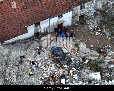 Jablanica, Donja Jablanica, Bosnie-Herzégovine - 4 octobre 2024 : vue aérienne des glissements de terrain dévastateurs et des inondations Banque D'Images