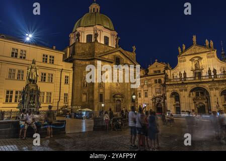 Prague, République tchèque, 08 01 2020 Musée et place de Prague la nuit, Europe Banque D'Images