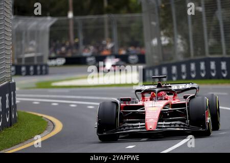 MELBOURNE, AUSTRALIE, 1er AVRIL : Charles Leclerc de Monaco conduit la Ferrari SF-23 en pratique lors du Grand Prix d'Australie 2023 à Albert Park on Banque D'Images