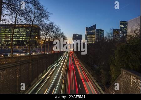 Saint Josse, région de Bruxelles-capitale, Belgique, février 08 2023, vue sur le quartier des affaires avec les pistes de circulation au centre Banque D'Images