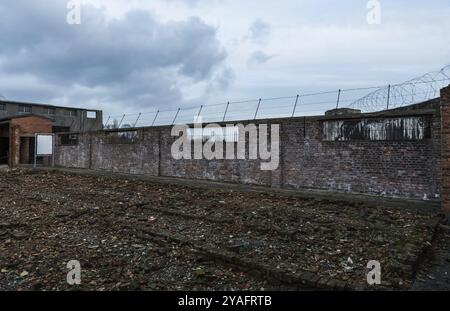 Breendonk, Belgique, 12 09 2017 : ancienne prison de la seconde Guerre mondiale avec clôtures et structures de bunker, Europe Banque D'Images