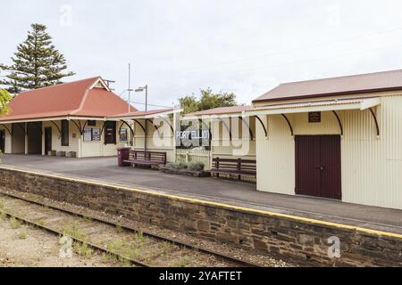 PORT ELLIOT, AUSTRALIE, 14 avril 2023 : la gare emblématique du Cockle train de l'historique Port Elliot lors d'un jour d'automne orageux dans l'EP Fleurieu Banque D'Images