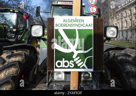 Région de Bruxelles-capitale, Belgique, 3 mars 2023 agriculteurs protestant avec une bannière syndicale pour la descente gouvernementale sur l'utilisation de l'azote, Europ Banque D'Images