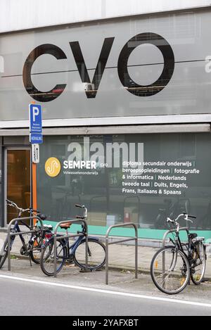 Vilvoorde, région flamande, Belgique, 10 17 2021 : entrée du campus de l'école Sempre pour l'éducation des adultes, Europe Banque D'Images