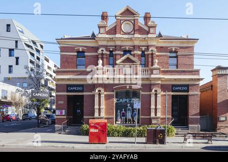 MELBOURNE, AUSTRALIE, 29 SEPTEMBRE 2023 : la célèbre et populaire rue commerçante Glen Huntly Rd à Elsternwick par un après-midi de printemps ensoleillé à Melbourne, Banque D'Images