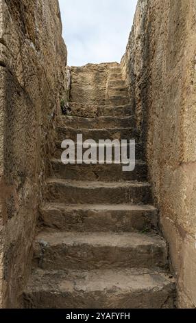 Paphos, district de Paphos, Chypre, 23 mars 2023, ancien escalier des tombeaux des Rois site archéologique, Europe Banque D'Images