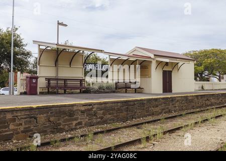 PORT ELLIOT, AUSTRALIE, 14 avril 2023 : la gare emblématique du Cockle train de l'historique Port Elliot lors d'un jour d'automne orageux dans l'EP Fleurieu Banque D'Images