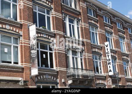 Koekelberg, région de Bruxelles-capitale, Belgique, 05 25 2020 façade en pierre de brique de l'ancienne biscuiterie Victoria, aujourd'hui le village belge du chocolat Banque D'Images