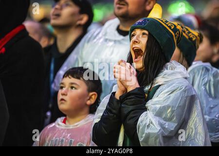 MELBOURNE, AUSTRALIE, 12 AOÛT : les supporters australiens au Melbourne Fan Festival avec une foule de spectateurs qui regardent Australian Matildas vs France les BL Banque D'Images