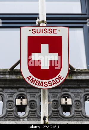 Ixelles, région de Bruxelles-capitale, Belgique, 11 19 2021 : blason de l'ambassade de Suisse, Europe Banque D'Images