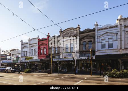 MELBOURNE, AUSTRALIE, 29 SEPTEMBRE 2023 : la célèbre et populaire rue commerçante Glen Huntly Rd à Elsternwick par un après-midi de printemps ensoleillé à Melbourne, Banque D'Images