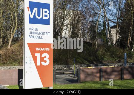 Ixelles, région de Bruxelles-capitale, Belgique, 02 06 2020 entrée 13 et enseigne de l'université VUB, Europe Banque D'Images