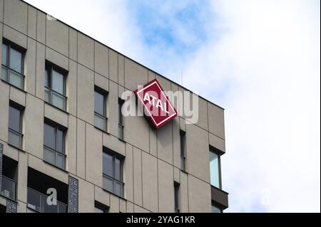 Katowice, Silésie, Pologne, 24 mars 2024, signe et logo de la société Atal, Europe Banque D'Images