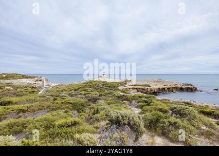 ROBE AUSTRALIA, 11 avril 2023 : L'architecture emblématique de Robe historique et obélisque emblématique lors d'un jour d'automne orageux sur la Limestone Coast, en Australie du Sud Banque D'Images