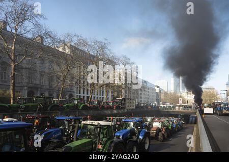 Région de Bruxelles-capitale, Belgique, 3 mars 2023 agriculteurs protestant avec des tracteurs pour la descente gouvernementale sur l'utilisation de l'azote, Europe Banque D'Images