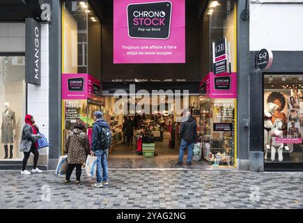 Vieille ville de Bruxelles, région de Bruxelles-capitale, Belgique, 10 14 2022, façade du pop-up store Chrono Stock, Europe Banque D'Images