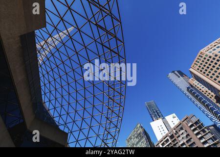 MELBOURNE, AUSTRALIE- le 31 2021 OCTOBRE, le centre des arts emblématique de Melbourne par un matin frais d'hiver à Victoria, Australie, Océanie Banque D'Images